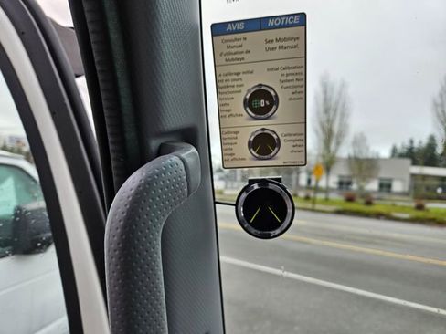 Used 2021 Isuzu NPR image 21