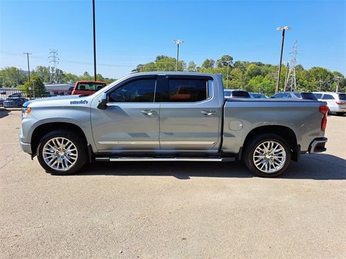 Used 2025 Chevrolet Silverado 1500 High Country w/ Technology Package image 2