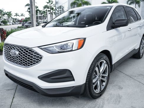 Used 2023 Ford Edge SE image 5