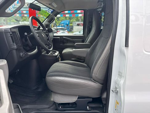 Used 2025 GMC Savana 2500 w/ Driver Convenience Package RWD image 9