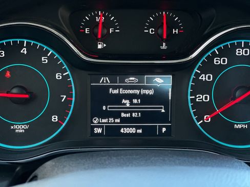 Used 2017 Chevrolet Cruze LT w/ Convenience Package FWD image 24