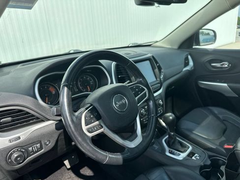 Used 2018 Jeep Cherokee Latitude Plus w/ Comfort/Convenience Group AWD/4WD image 15