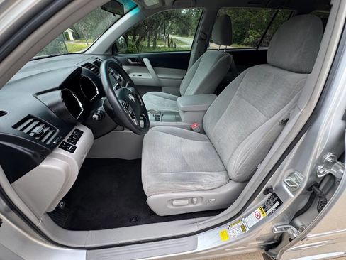 Used 2013 Toyota Highlander Plus FWD image 29