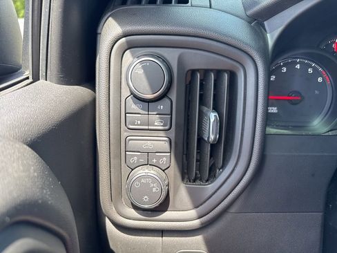 Used 2019 Chevrolet Silverado 1500 Custom w/ Custom Value Package image 12