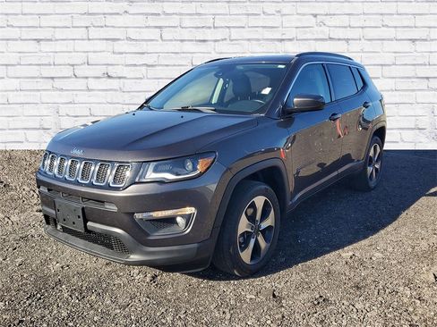 Used 2017 Jeep Compass Latitude w/ Popular Equipment Group image 4