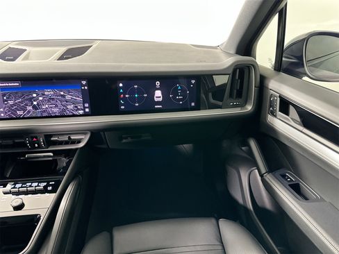 Certified 2025 Porsche Cayenne image 27