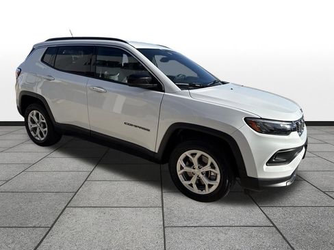 Used 2024 Jeep Compass Latitude image 6