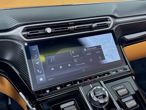 Used 2026 Aston Martin V8 Vantage Coupe image 13