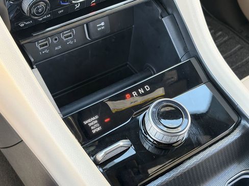 Used 2024 Jeep Grand Cherokee Limited AWD/4WD image 29