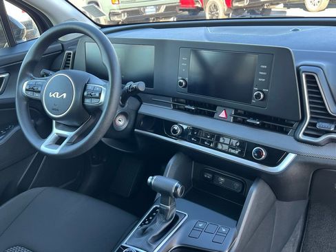 Used 2024 Kia Sportage LX AWD/4WD image 16