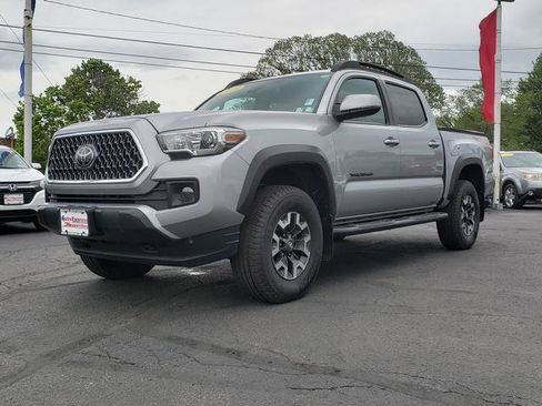 Used 2019 Toyota Tacoma TRD Off-Road AWD/4WD image 3