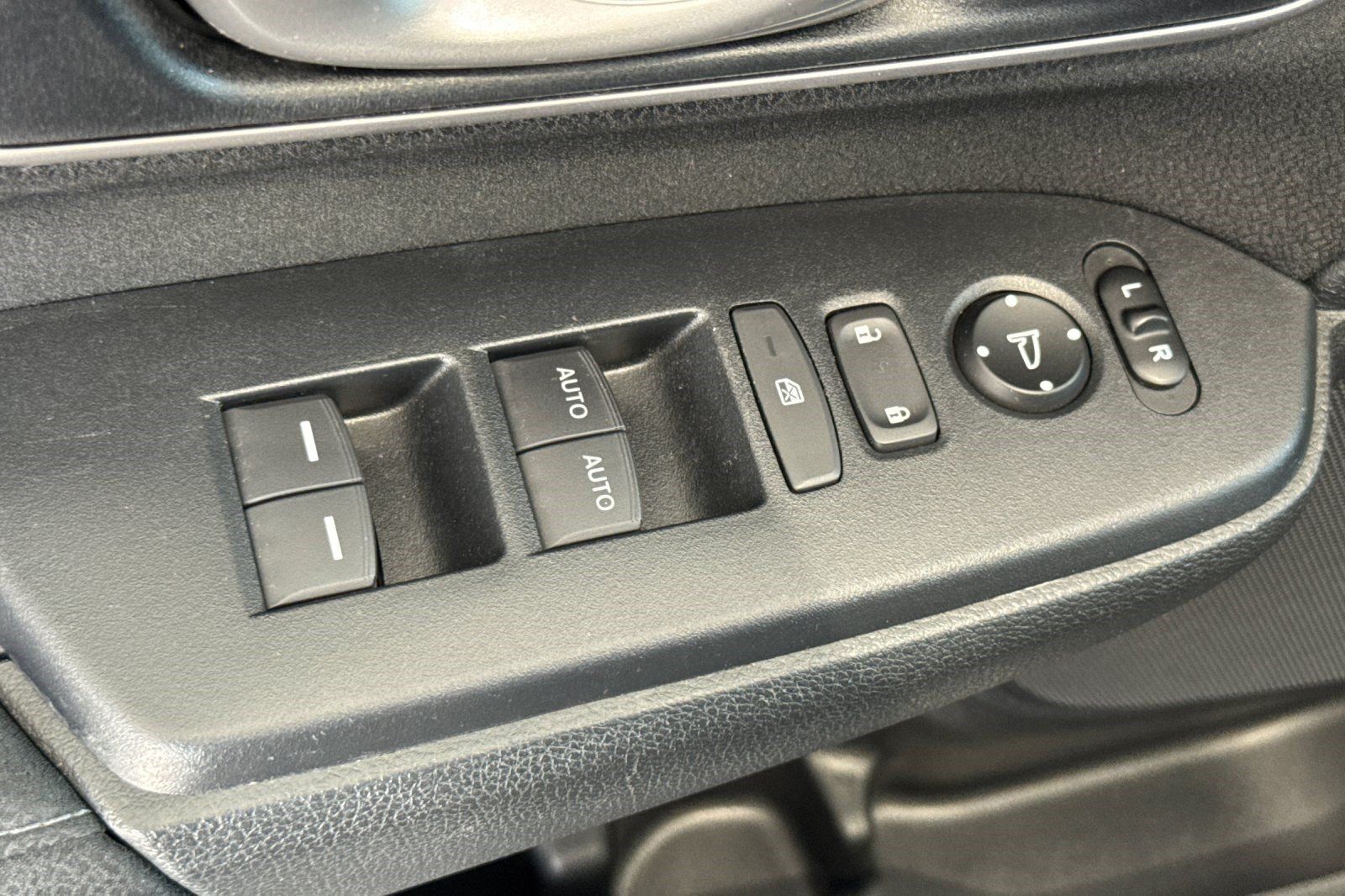 Used 2018 Honda CR-V EX image 13