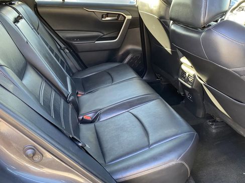 Used 2020 Toyota RAV4 XLE Premium image 7