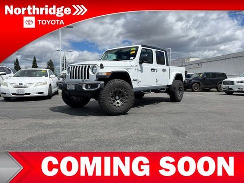Used 2021 Jeep Gladiator Sport image 2