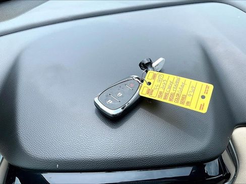 Used 2023 Chevrolet Traverse LS FWD image 11
