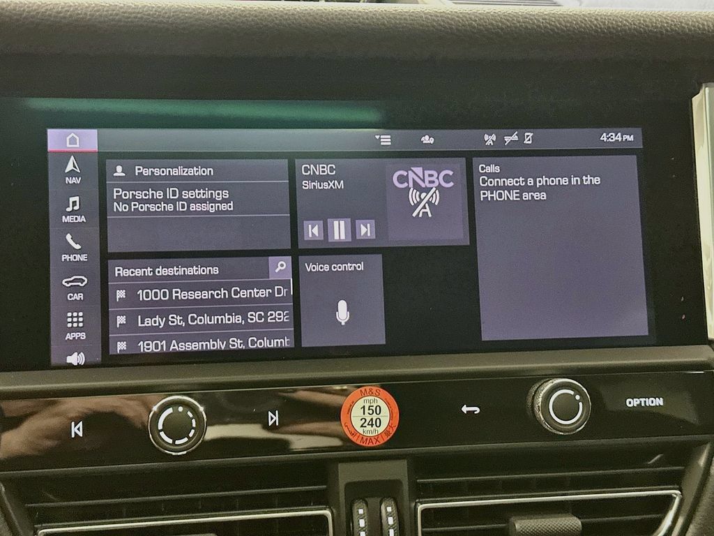 Certified 2025 Porsche Macan AWD/4WD image 16