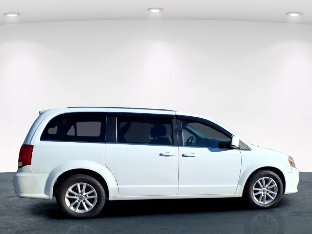 Used 2019 Dodge Grand Caravan SXT w/ Driver Convenience Group FWD image 15