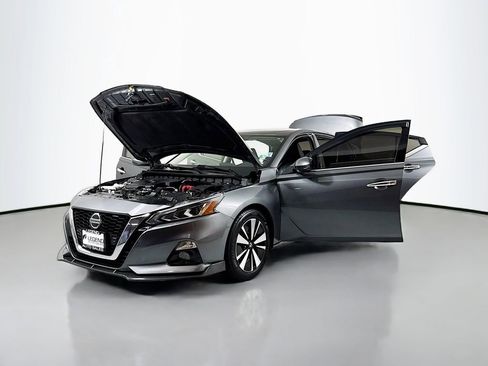 Used 2019 Nissan Altima 2.5 SL FWD image 17