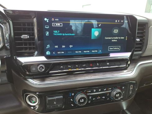 Used 2023 Chevrolet Silverado 1500 LTZ image 10