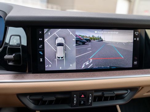 Used 2025 Porsche Cayenne image 18