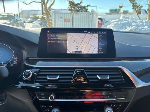 Used 2020 BMW 530e w/ Convenience Package image 22