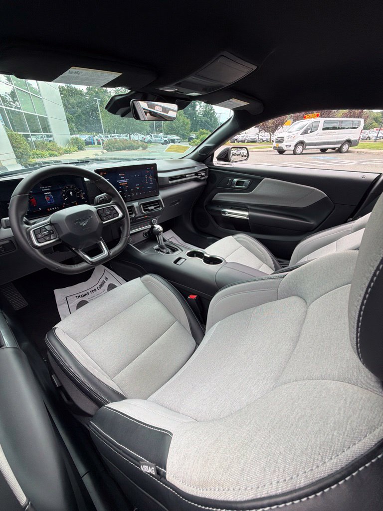 Used 2024 Ford Mustang Coupe RWD image 5