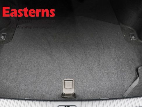 Used 2018 Lexus IS 300 F Sport w/ F Sport Package image 9