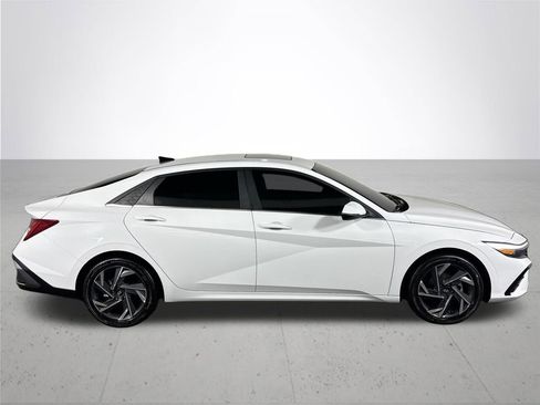 Used 2024 Hyundai Elantra Limited FWD image 5
