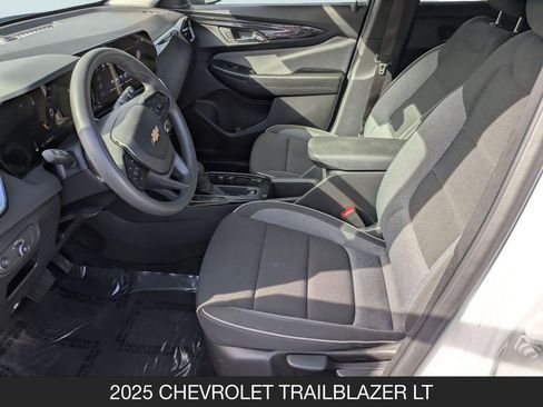 Used 2025 Chevrolet TrailBlazer LT AWD/4WD image 14