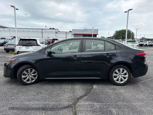 Used 2021 Toyota Corolla LE FWD image 3