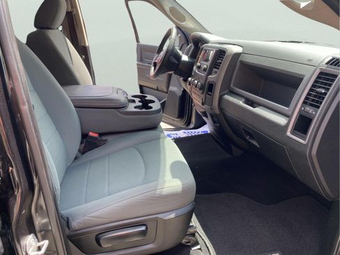 Used 2018 RAM 1500 Express AWD/4WD image 32