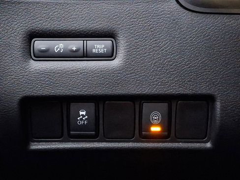 Used 2020 Nissan Murano SV image 25