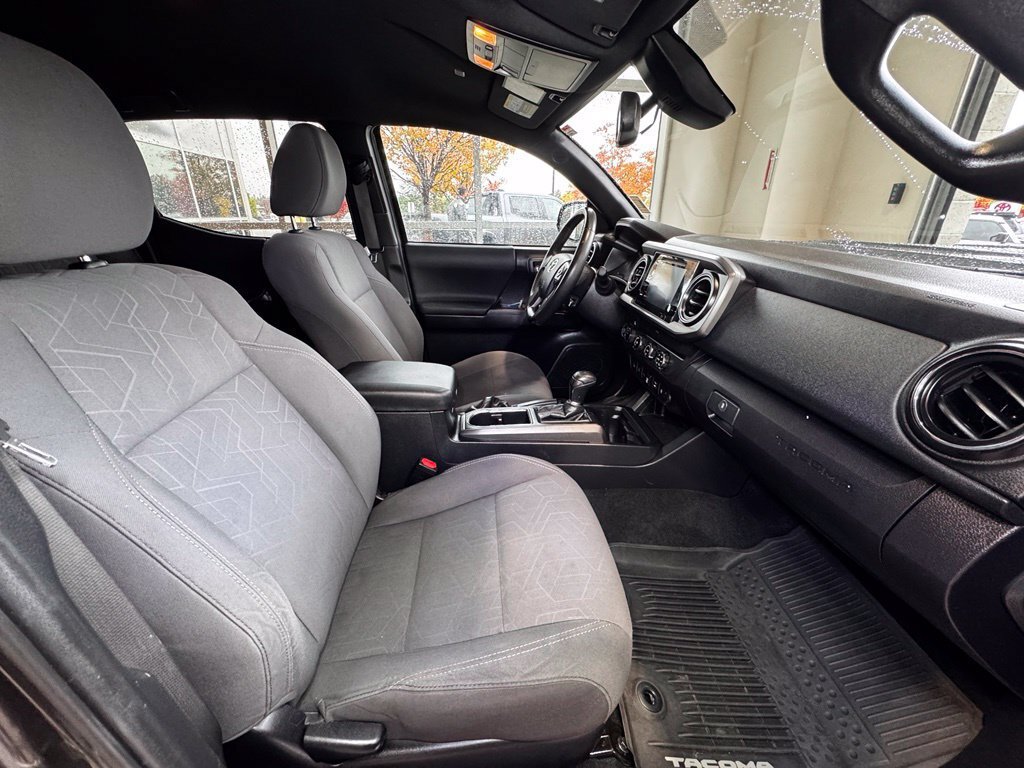 Used 2019 Toyota Tacoma TRD Sport w/ Technology Package AWD/4WD image 42