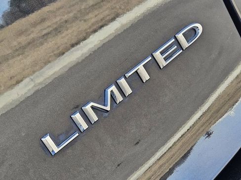 Used 2023 Chrysler Pacifica Limited image 12