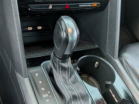 Used 2022 Volkswagen Atlas Cross Sport SEL R-Line image 22