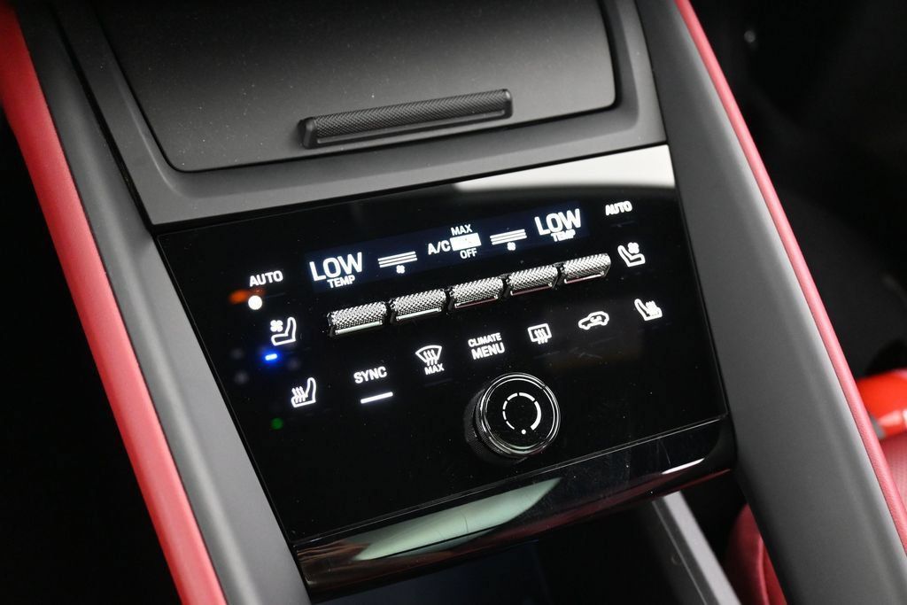 Certified 2025 Porsche Macan 4S Electric AWD/4WD image 21