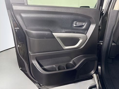 Used 2021 Nissan Titan SV w/ SV Convenience Package image 25