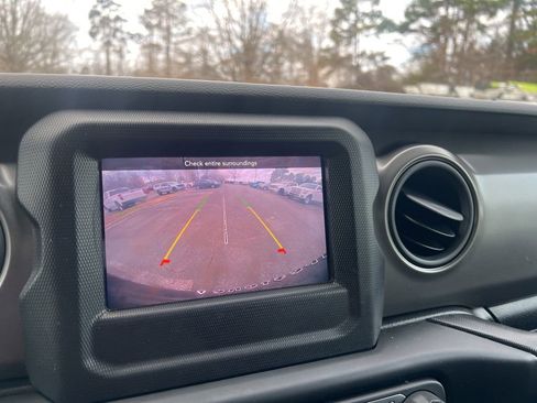 Used 2023 Jeep Wrangler Unlimited w/ Cold Weather Group image 39