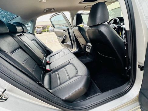 Used 2013 Volkswagen Passat 2.5 SE FWD image 21
