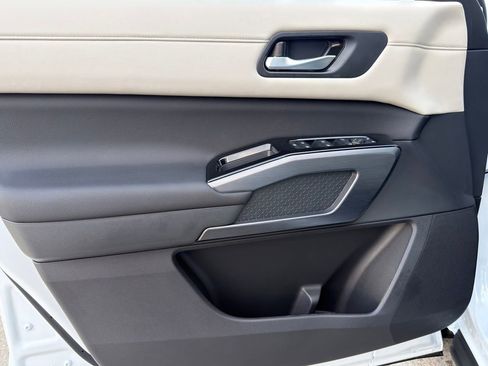 New 2026 Nissan Pathfinder SL FWD image 19