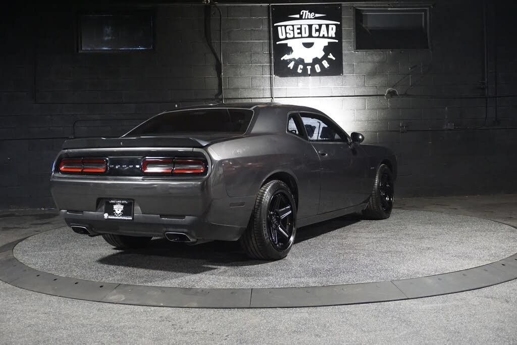 Used 2018 Dodge Challenger R/T w/ Blacktop Package RWD image 10