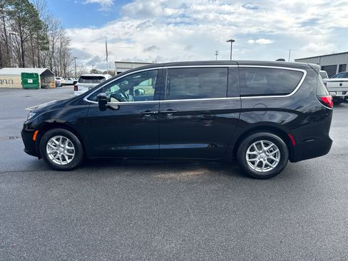 New 2026 Chrysler Pacifica Select FWD image 8
