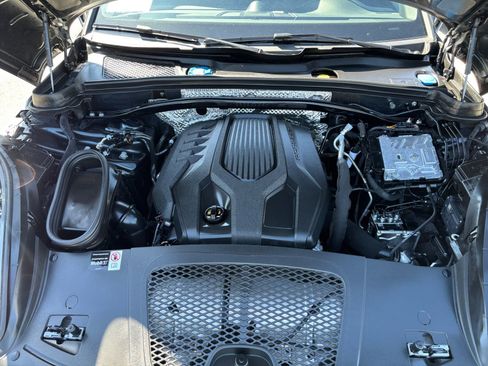 Used 2025 Porsche Macan AWD/4WD image 20