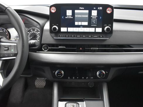 Used 2024 Mitsubishi Outlander SE image 9