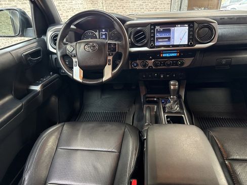 Used 2022 Toyota Tacoma Limited image 14
