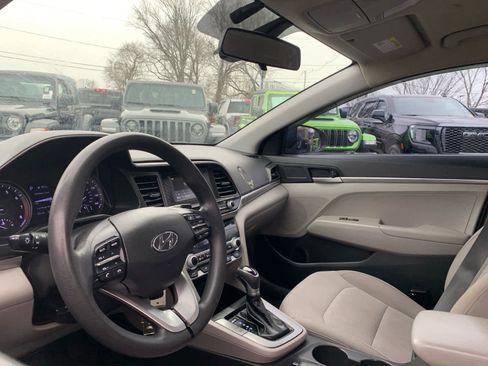 Used 2020 Hyundai Elantra SE image 14