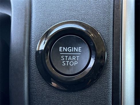 Used 2025 Ford Expedition Active image 38