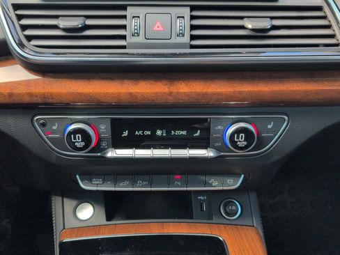 Used 2021 Audi Q5 e Premium Plus w/ Premium Plus Package image 22