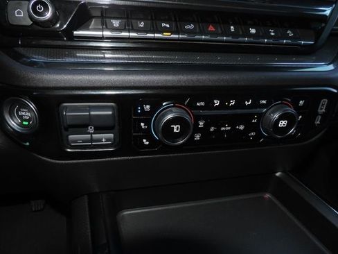 Used 2024 Chevrolet Silverado 2500 ZR2 w/ Technology Package image 30