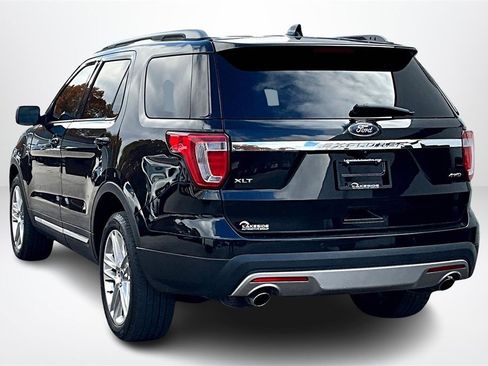Used 2017 Ford Explorer XLT w/ XLT Technology Feature Bundle image 4